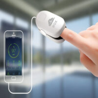 APP finger pulse oximeter monitor oxygen heart rate applied to Android mobile phone can store data upload