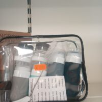 Set flaconi da viaggio con trousse trasparente